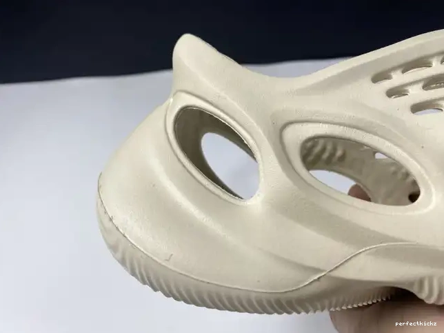Foam RNNR FY4567 Sand Adidas Yeezy 0508